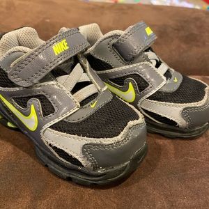 Nike, toodler sz 5.5, blk/ gray/ lime green